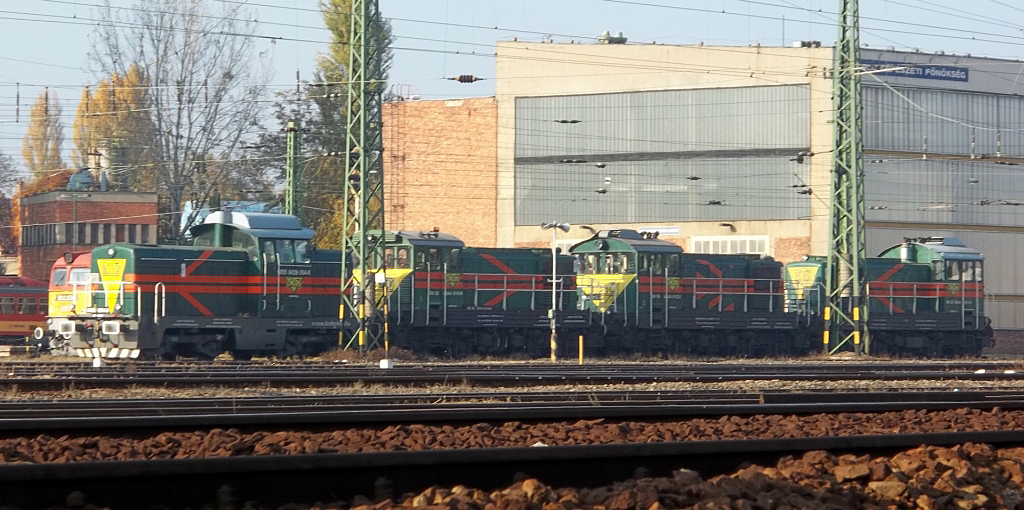 A Bo-Bo Kft. mozdonyai sorakoznak Miskolc-Rendezőn<br>A képre kattintva fotógalériánk nyílik meg
