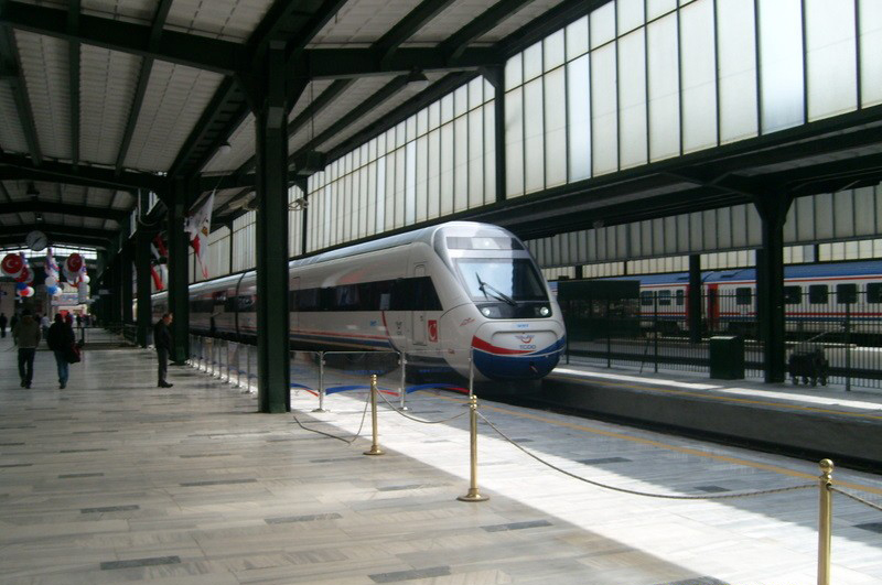 A CAF Montenegró mellett a török vasútnak is szállított, a nagysebességű szerelvények a piacnyitás után komoly versenyhelyzetbe kerülhetnek<br>(fotó: Wikipédia)