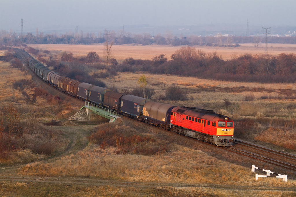 Hatvan felé közelít november 16-án a Ferroport vonata<br>A képre kattintva nézzék meg a többi felvételünket is!<br>(fotók: Vörös Attila)