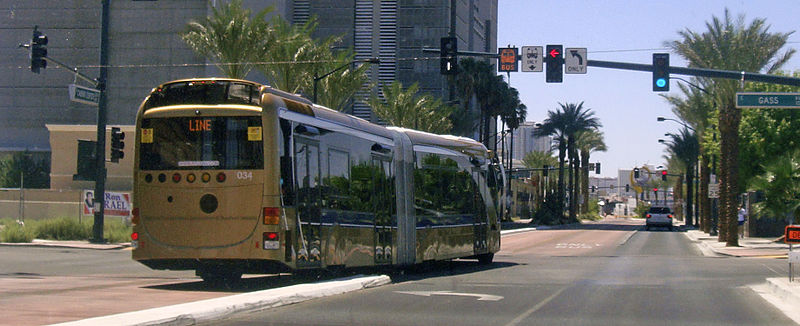 Az Egyesült Államokban a Veolia főként a buszközlekedésben vállal szerepet<br>(Mario Roberto Duran Ortiz felvétele Las Vegas egyik BRT-járatáról)