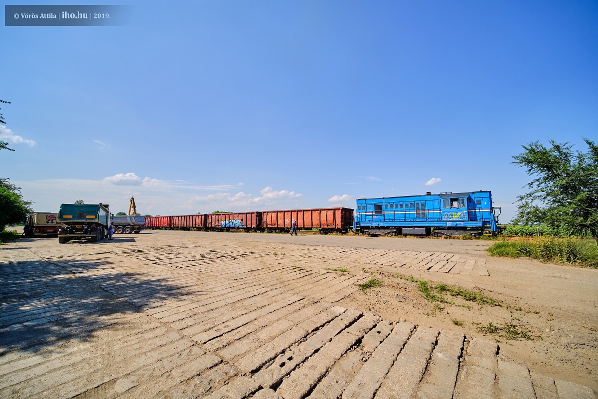 Macsra eddig kétszáznegyvenezer tonna zúzottkövet szállítottak százötven vonattal, 4200 vasúti kocsin