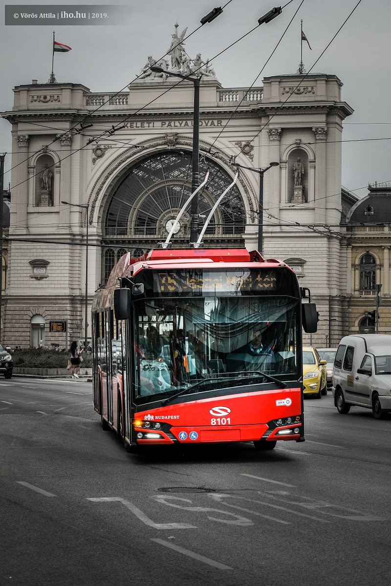 Közel egy év állást és próbázást követően forgalomba álltak Budapest legújabb Solaris trolibuszai (fotó: Vörös Attila)