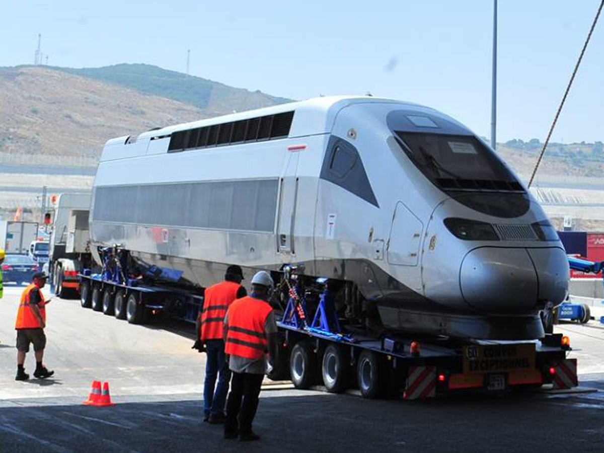 A marokkói nemzeti vasút, az ONCF tízrészes szerelvényei háromszázhússzal száguldhatnak majd várhatóan 2017-től<br>(fotók: Railway Gazette)