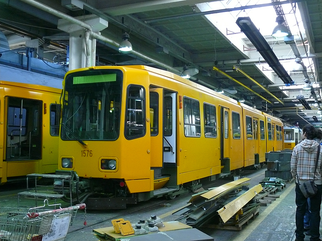 A használtan beszerzett hannoveri villamosok csak ideig-óráig orvosolhatják a gondokat<br>(Kemsei Zoltán felvételei)