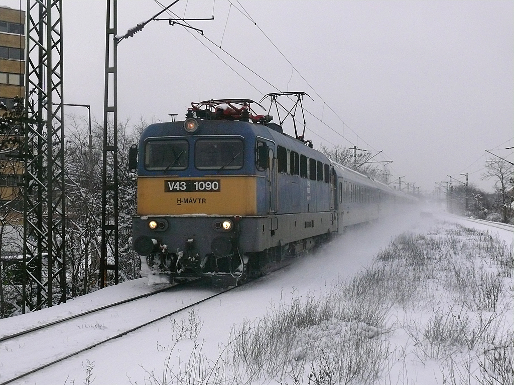Intercity kavarja a havat 2010 januárjában Kőbánya alsón<br>(fotó: Kemsei Zoltán)