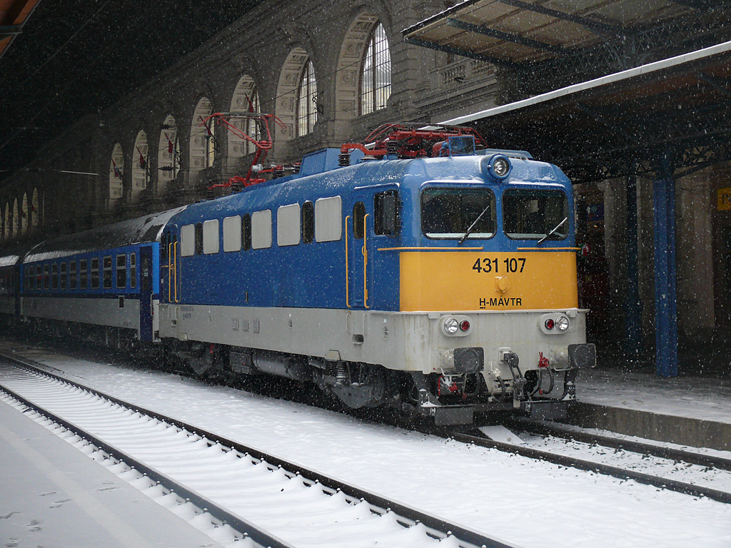 A nemzetközi vonatok késésében a szerelvény belföldi késése is komoly szerepet játszik – cseh kocsikkal indulásra váró belföldi intercity a Keleti pályaudvaron