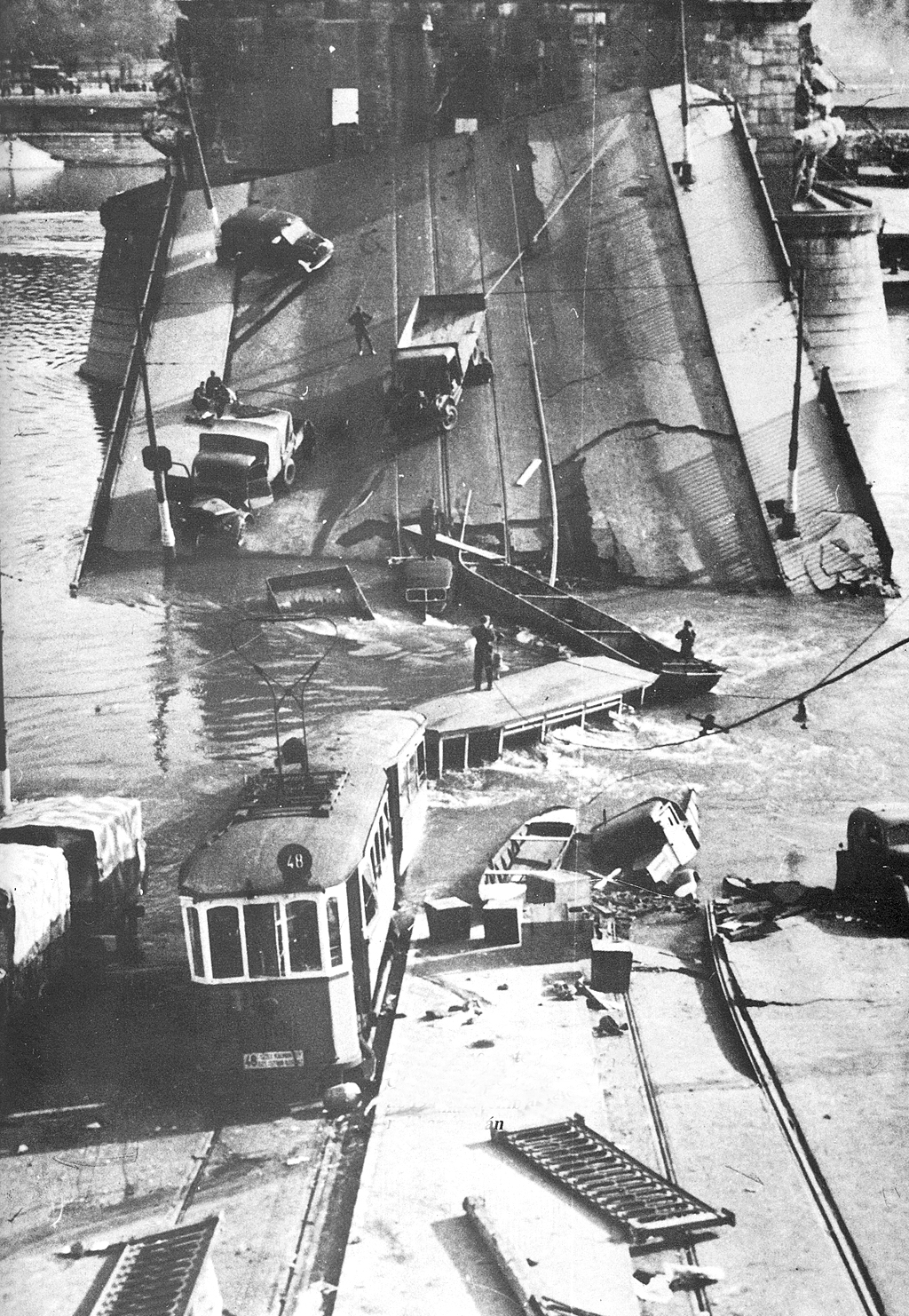 A Margit híd „véletlen” felrobbantása 1944. november 4-én