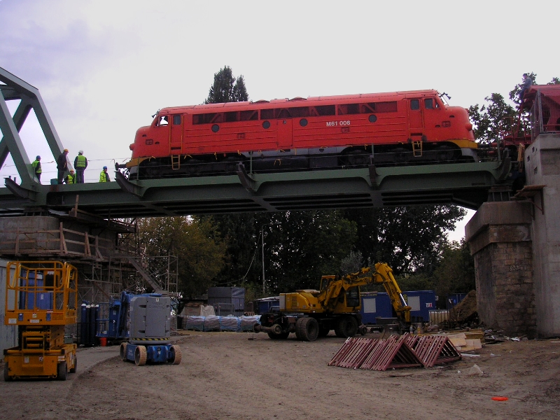 A megújult újpesti vasúti híd terhelési próbájánál is a hatos Nohab segédkezett<br>A képre kattintva galéria nyílik<br>(fotók: a szerző)