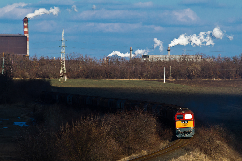 A 231-es Dunaújváros felől gyorsít a Floyd üres vonatával Mezőfalva felé<br>A képre kattintva galéria nyílik!<br>(fotók: Vörös Attila)