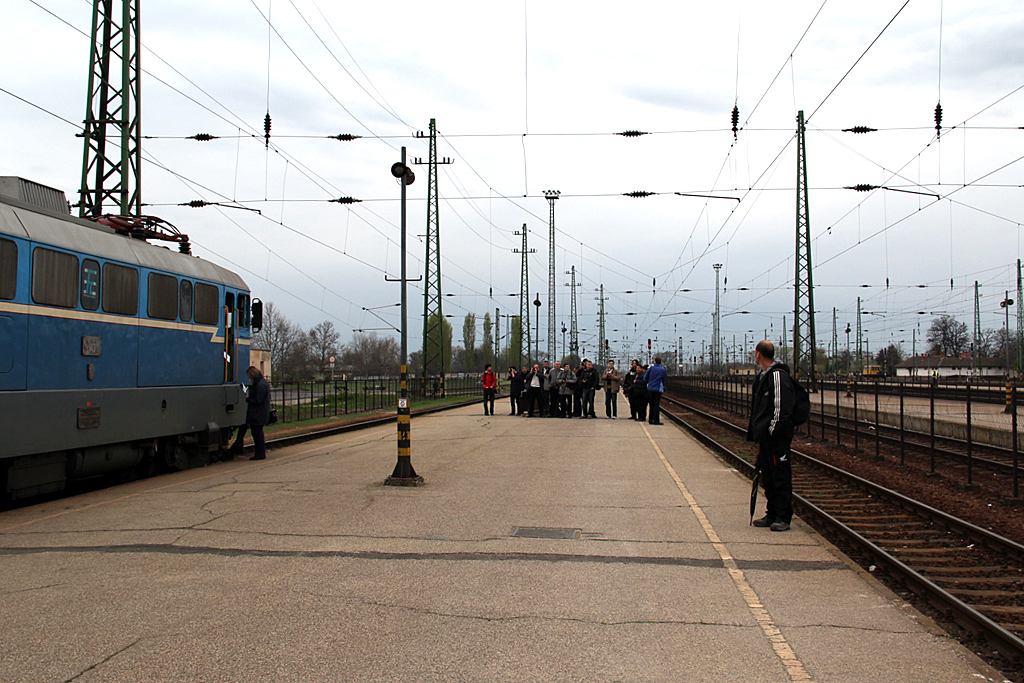 Fotózás peronról, utasforgalom számára megnyitott területen – nem tilos!<br>(Tevan Imre felvételei)