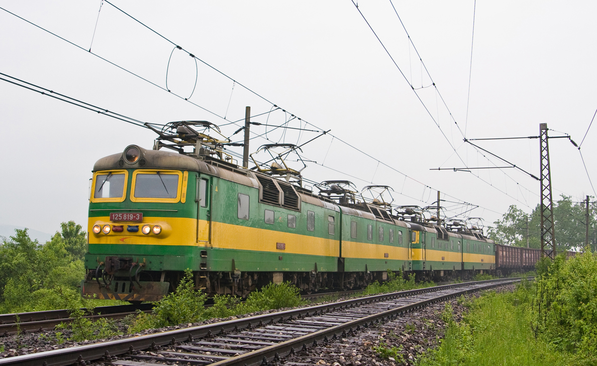 Az ukrán határtól Kassáig ma is üzemel egy széles nyomtávú vasútvonal: a US Steel acélművébe szállítanak rajta vasércet. Ezt a vonalat hosszabbítaná meg a Fico-kormány Bécsig<br>(fotó: Vörös Attila)