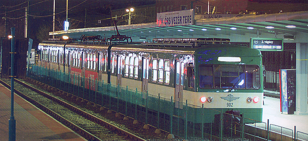 Örs vezér tere, HÉV-végállomás. A zöld szerelvények 1970-ig a Keleti pályaudvarhoz közlekedtek<br>(Istvánfi Péter felvétele)