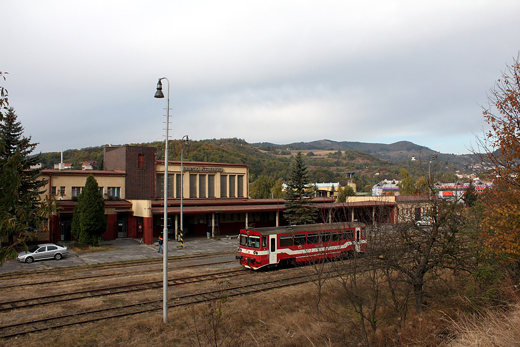 A turisztikailag fontos Selmecbánya (Banská Štiavnica) is vasút nélkül marad
