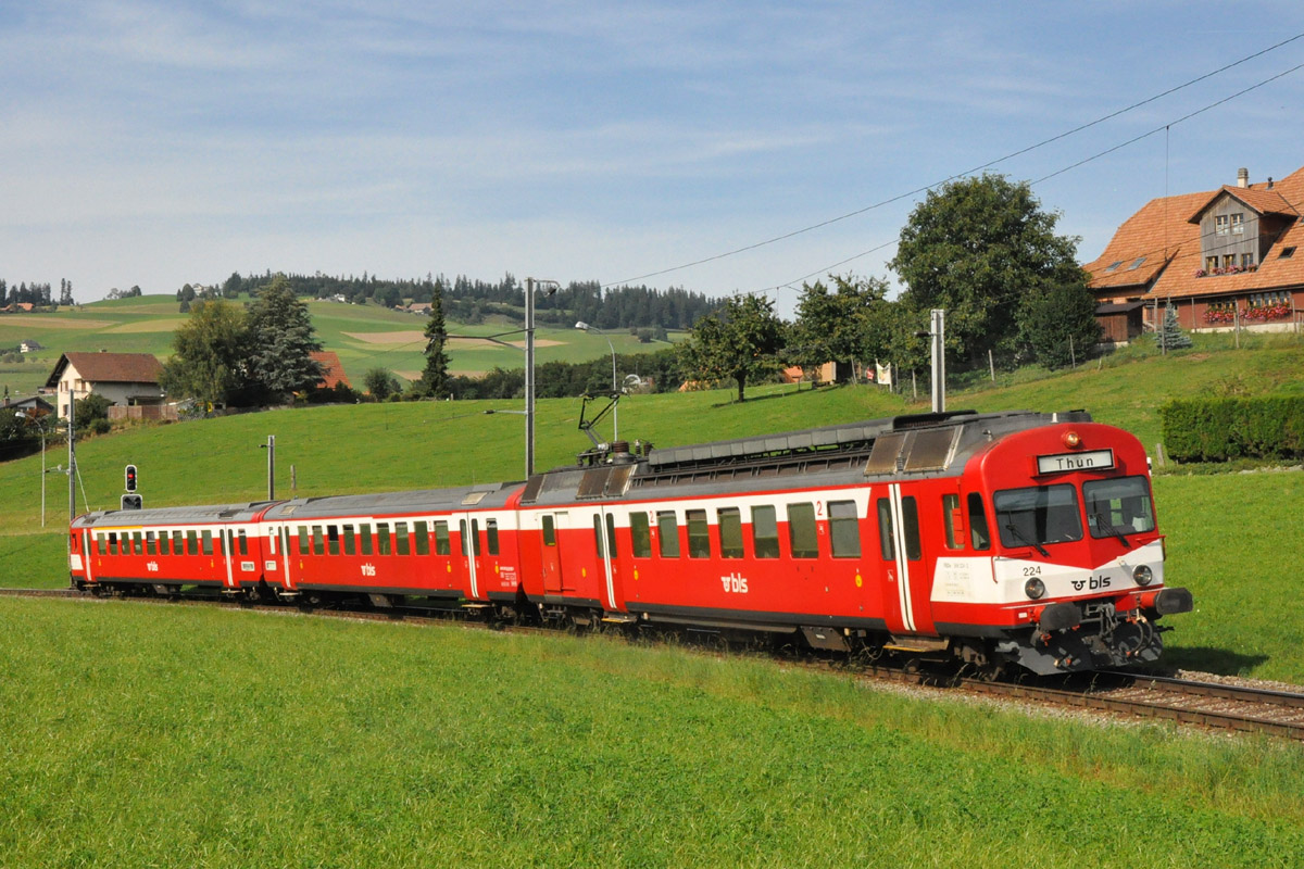 Ugyanaznap a 224-es kapaszkodik fel Biglenből Grosshöchstetten felé, utóbbi a Solothurn és Thun közötti legmagasabban fekvő állomás