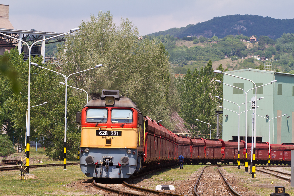 Az állomás és a cementgyár között a Trakció Szergeje húzza a vonatokat