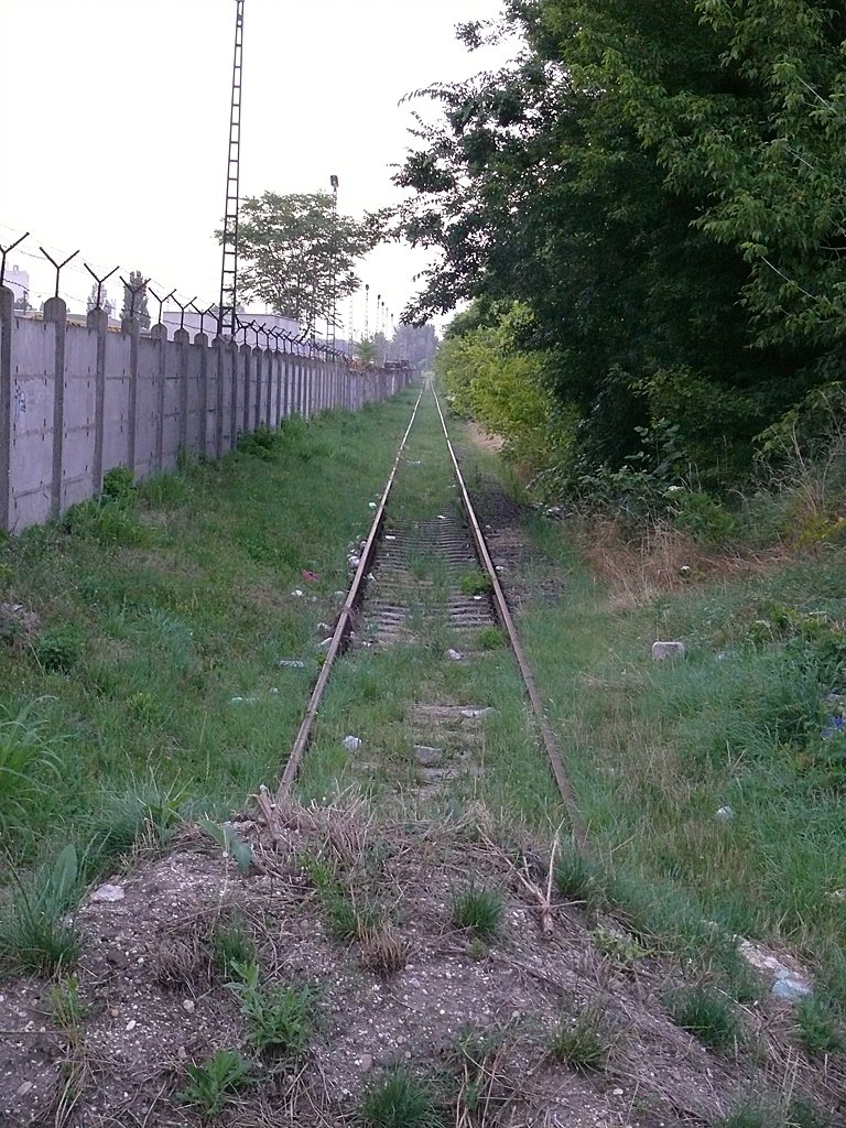 Kőbánya-Kispest felől elvileg a Kőér utcáig lehet bejárni vasúti járművel