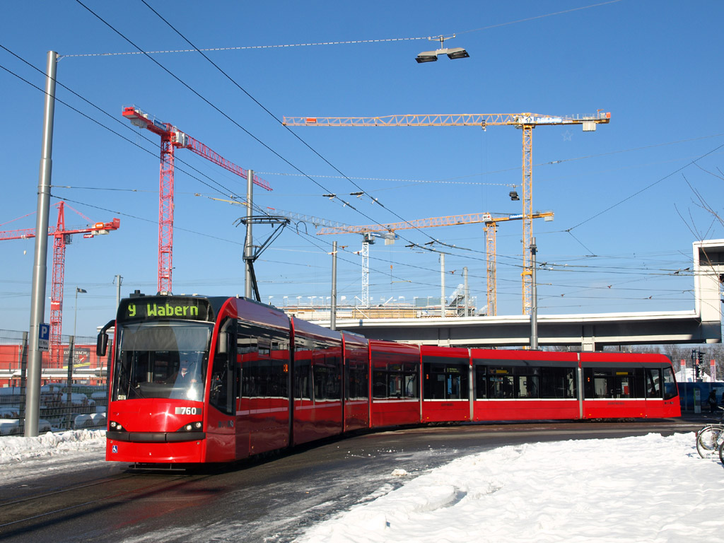 <p>December 12-én a 760-as Combino indul a Wankdorf Bahnhof végállomásról Wabern felé, útba ejtve a Guisanplatzot, a belvárost valamint a főpályaudvart<br>(fotók: Eric Jordanis)</p>