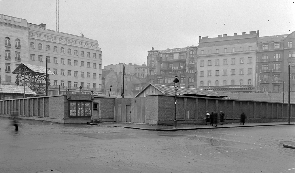 Épül a metró az ötvenes években az Engels téren...<br>A képre kattintva fotógaléria nyílik<br>(a külön nem jelölt képek forrása: fortepan.hu)
