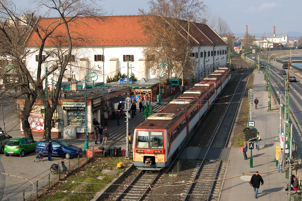 Nagyvasúti vonat a szentendrei HÉV vonalán 2008 februárjában<br>(fotó: Vörös Attila)