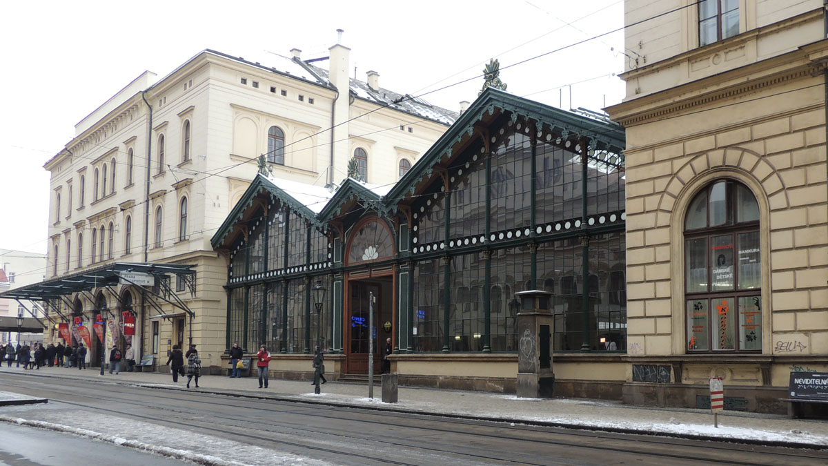 Prága egyetlen fejpályaudvaráról, a Masaryk pályaudvarról indulnak a kladnói vonatok<br>(a képre kattintva galéria nyílik - a másképp nem jelölt fotók a szerző felvételei)
