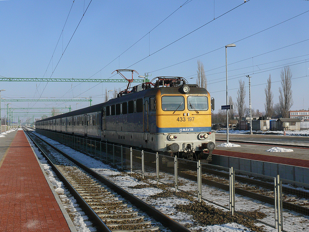 A magyar vasút egyik legnagyobb, jelenleg is folyó fejlesztése a 30a vasútvonal teljes rekonstrukciója