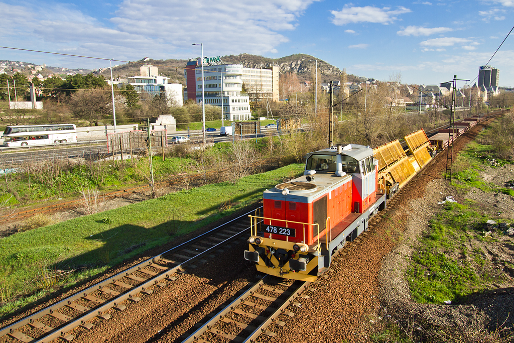 A Déli és Kelenföld közt halad a kitérőszállító vonat<br>A képre kattintva galéria nyílik<br>(képek: Vörös Attila)