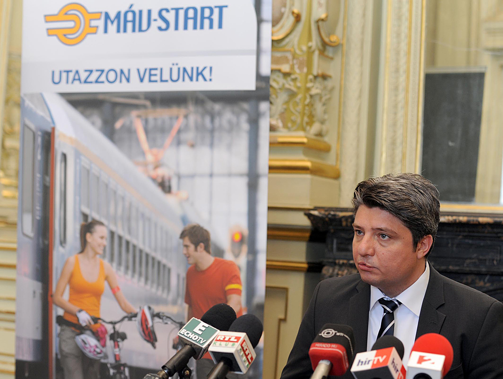 Ungvári Csaba, a MÁV-Start vezérigazgatója a Nyugati pályaudvaron renedzett sajtóbemutatón<br>(a képek forrása: MÁV Zrt.)