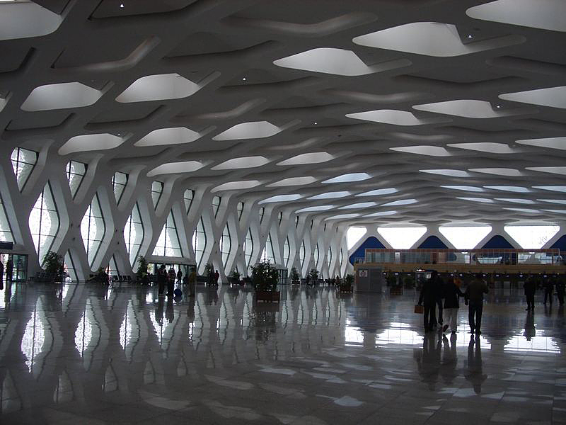 A marrakechi repülőtér épülete, a Nyugati tervei hasonló szerkezetet ábrázolnak