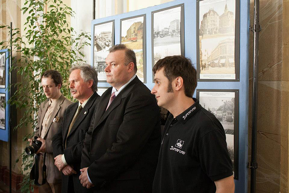 Balról jobbra: Nagy István, Dr. Csuzi István, Ovidiu Mureşan és a szerző<br>(fotók: Marcu András)