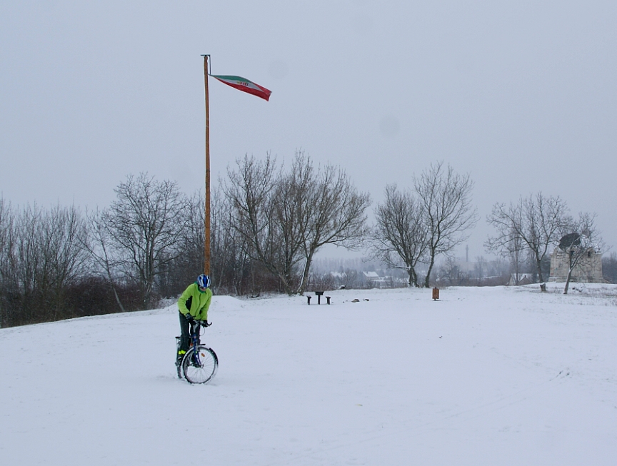 Vajon egy havas biciklit fel lehet majd rakni a pótlóbuszra?<br>(fotó: Arnold Balázs)