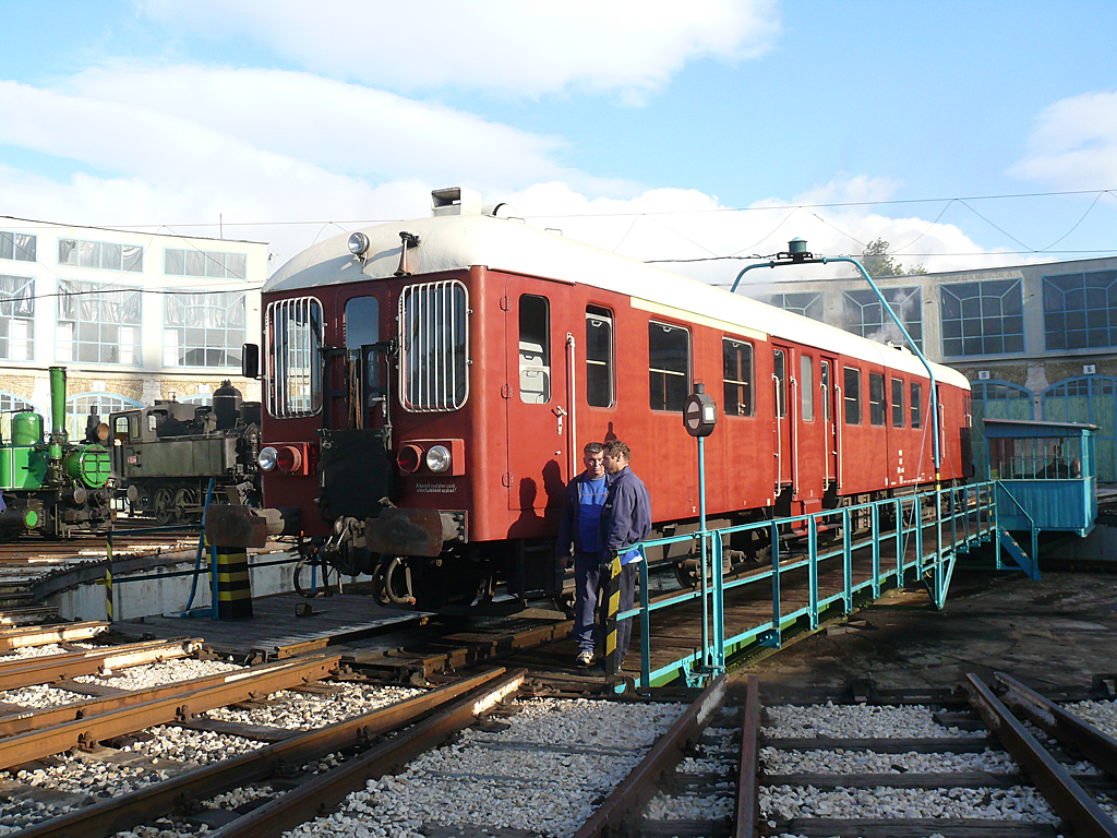 Ismét közlekedett a Nyugati pályaudvarról különvonat, a 2-es vonal vágányzárát kihasználva a Vasútmúzeum megállóhelyig. Az ABbmot-ot is rég láttuk üzemelni, a Parkot kiszolgáló vonat vontatását azonban erre a műszaki emlékre bízták