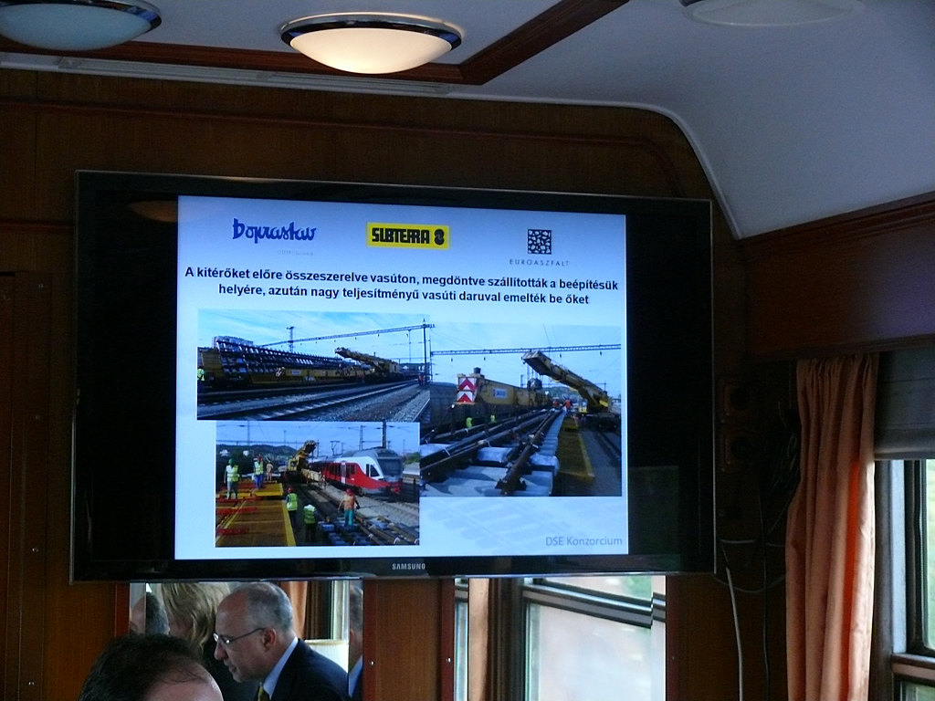 A vonaton prezentációt mutattak be a felújításról