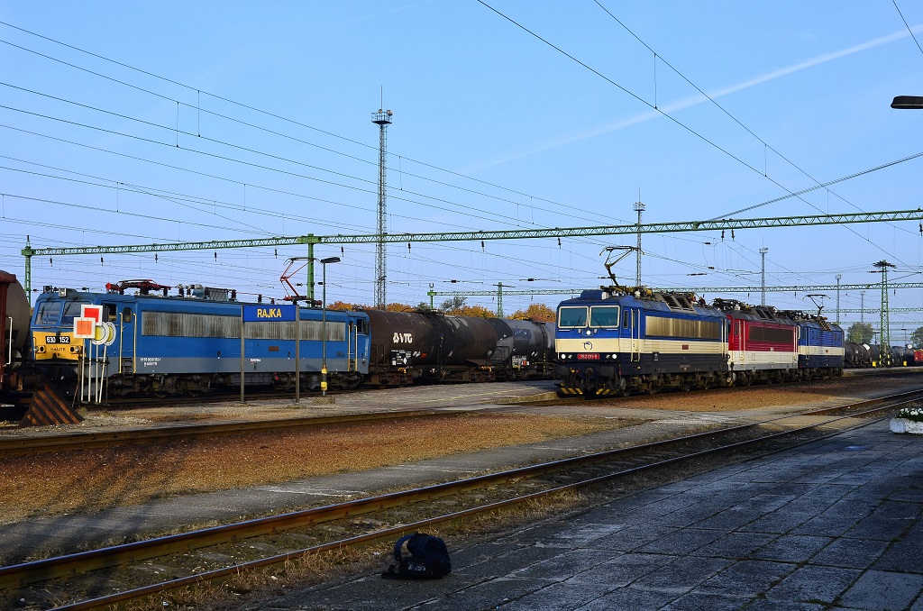 Átértünk, menjünk tovább - Rajkán a három szlovák gép<br>(fotók: Railtrains.sk)