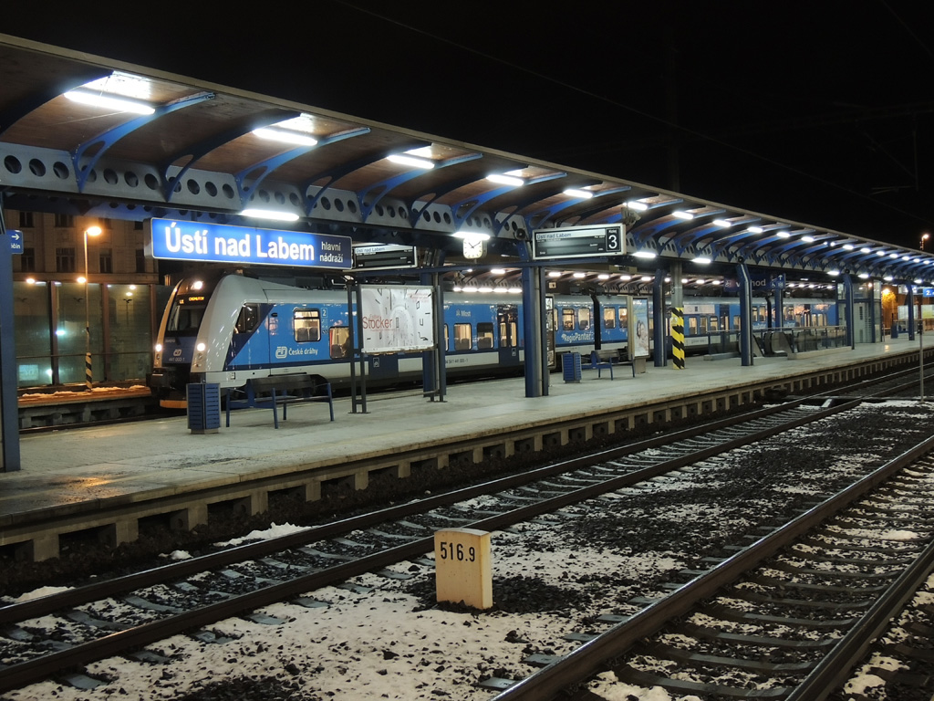 Ústí nad Labem állomáson pihen egy Párduc (RegioPanter) az éj csendjében