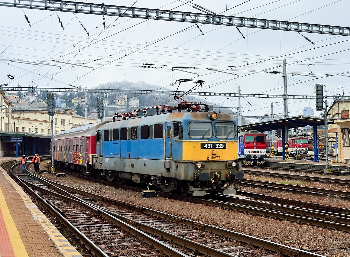 Pozsonyban a Szili. Pár év után újra látható magyar mozdony a szlovák fővárosban<br>(fotó: Railtrains.sk)