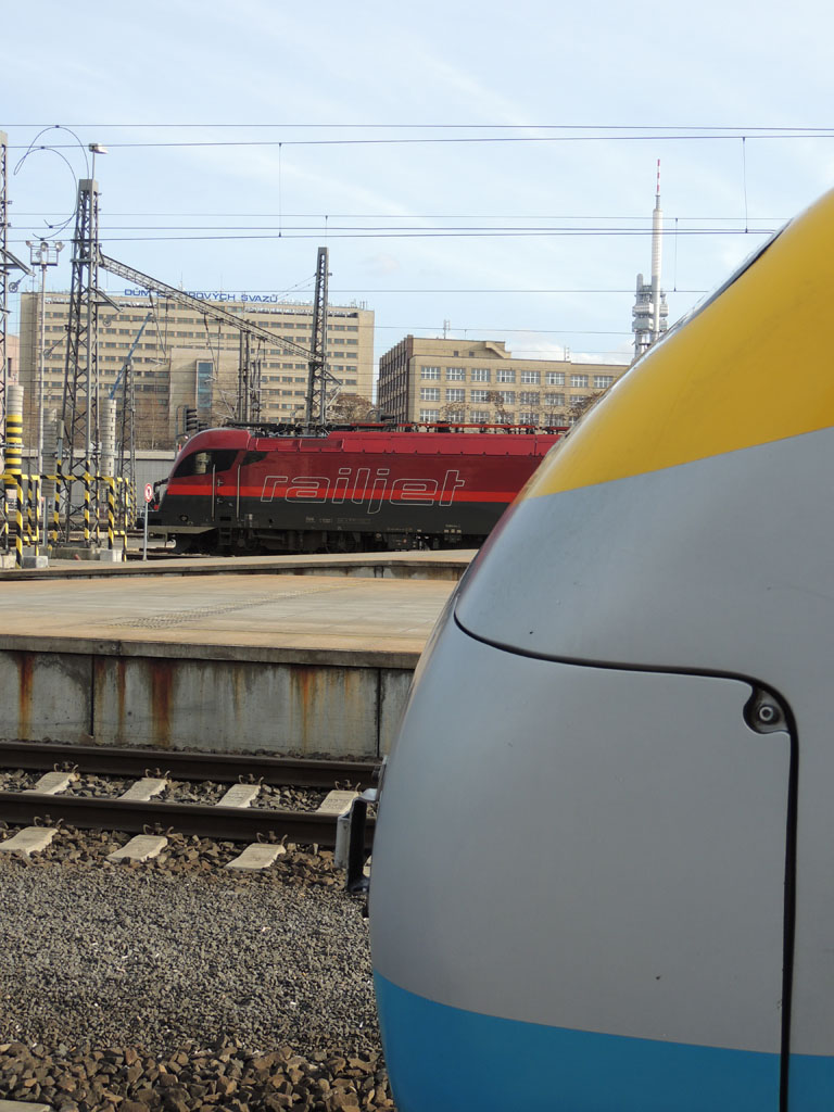 Pendolino-Railjet találkozó Prágában<br>(fotó: a szerző)