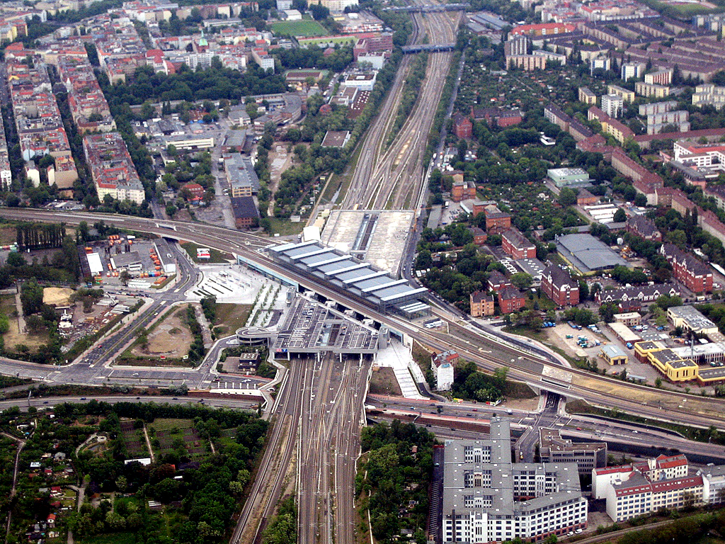 Az egykori S-Bahnhof Papestrasse a berlini vasúthálózat kérlelhetetlen rendszerében Südkreuzzá változott át<br>(forrás: www.stadtentwicklung-berlin.de)