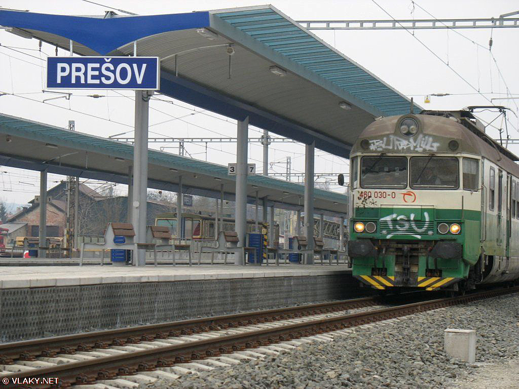 Szlovákiában a legelegánsabb: peronfedés Eperjesen<br>(forrás: www.vlaky.net)