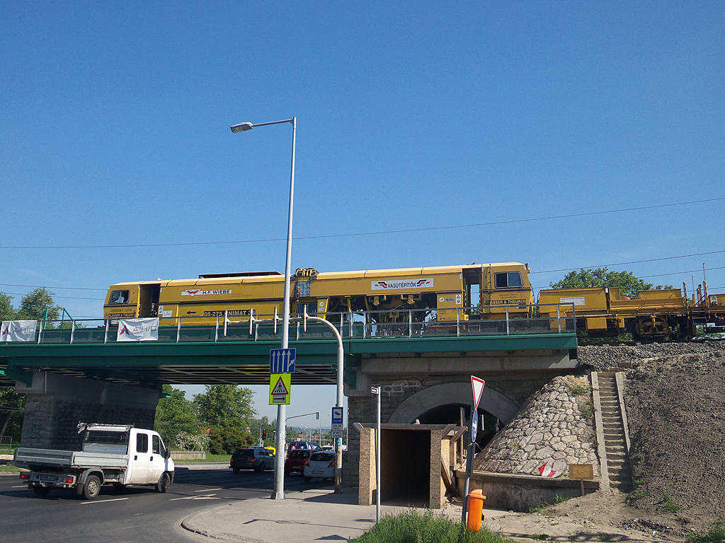 Mint látható, a Szentendrei út fölötti vasúti hídon is szabad a pálya