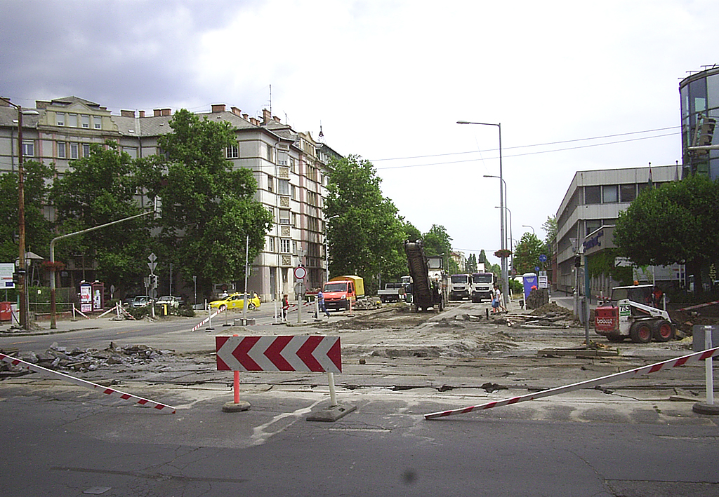 A jelenlegi helyzet a Fehérvári út–Etele út kereszteződésben...<br>A képre kattintva galéria nyílik<br>(Horváth András felvételei)