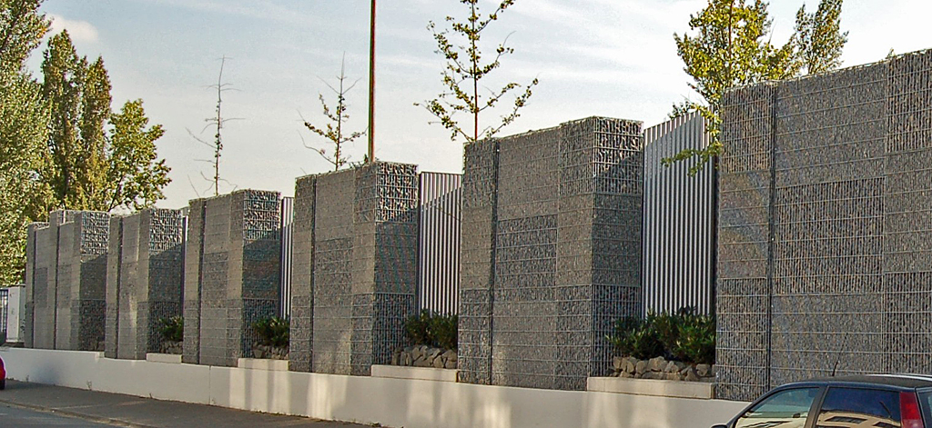 Önmagában is szép ez a fal, ráadásul a zaj terjedését is gátolja<br>(forrás: www.steinindustrie.de)