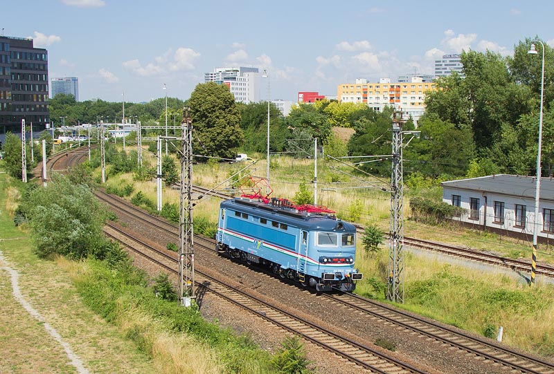És akkor még egyszer a magyar színű 242-es: úton Magyarország felé<br>(fotó: railtrains.sk)