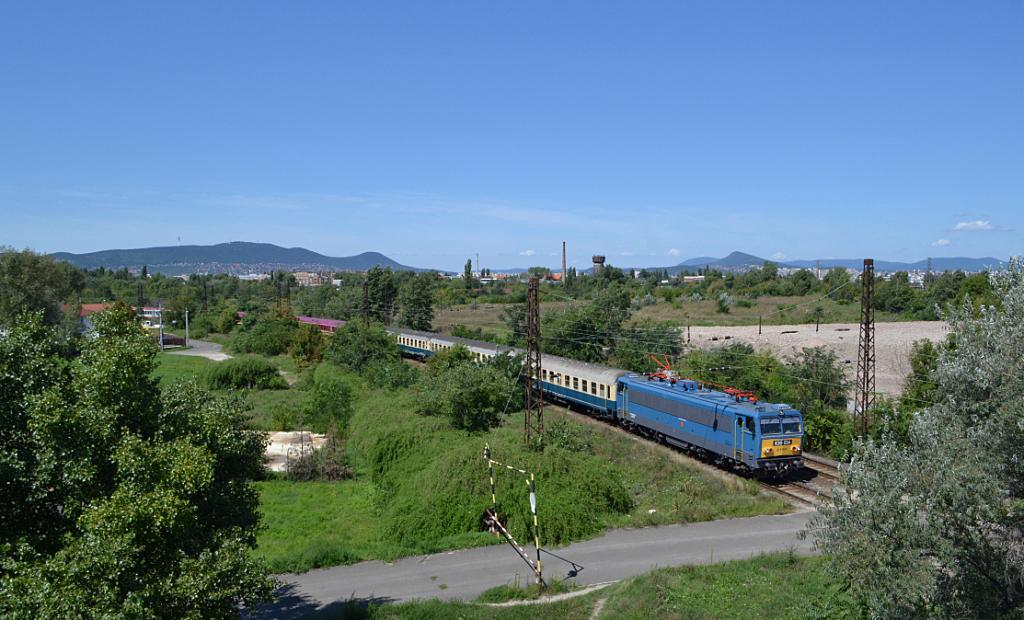 A Körvasúton halad a déli Sziget-vonat hazafelé<br>(fotó: Kadocsa Gyula)