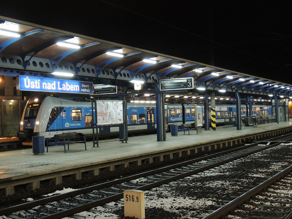 Egy RegioPanter Ústí nad Labem állomáson várja a Metropolt Berlinből<br>(fotók: a szerző)