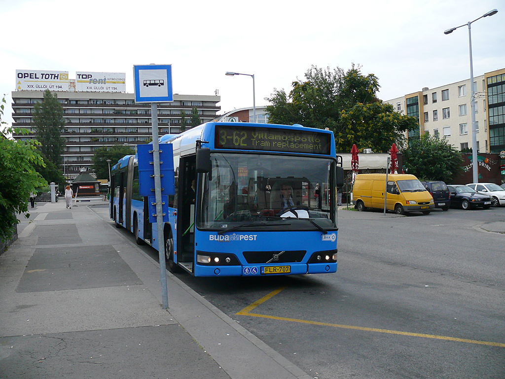 Villamospótló busz az Ecseri úti végállomáson<br>A képre kattintva galéria nyílik<br>(a szerző felvételei)
