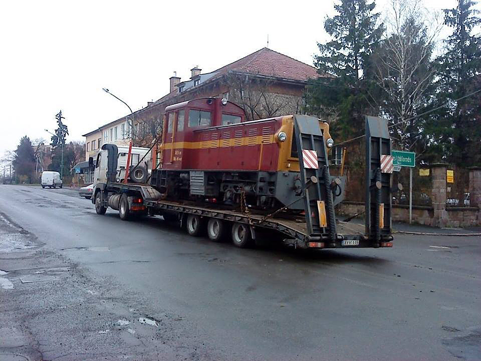 Közel másfél évvel ezelőtt, 2013 április elején így indult az Mk48-412-es Szilvásváradra felújításra<br>A képre kattintva galéria nyílik<br>(minden felvétel forrása a Mátravasút Facebook-oldala, ezt a felvételt Simon József készítette)