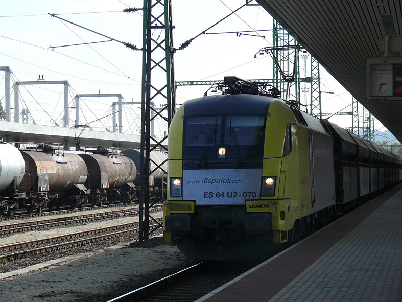 2009-ben a Siemens Dispolok sárga–ezüst festésében Kelenföldön<br>(fotó: Kemsei Zoltán)