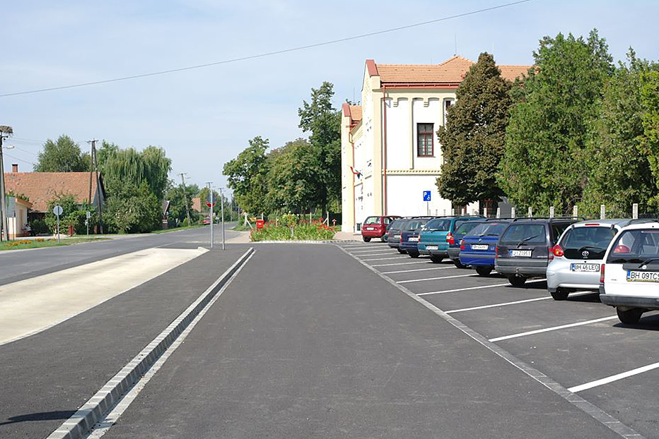 Új parkoló épült a biharkeresztesi vasútállomáson<br>A képre kattintva galéria nyílik<br>(a szerző felvételei)