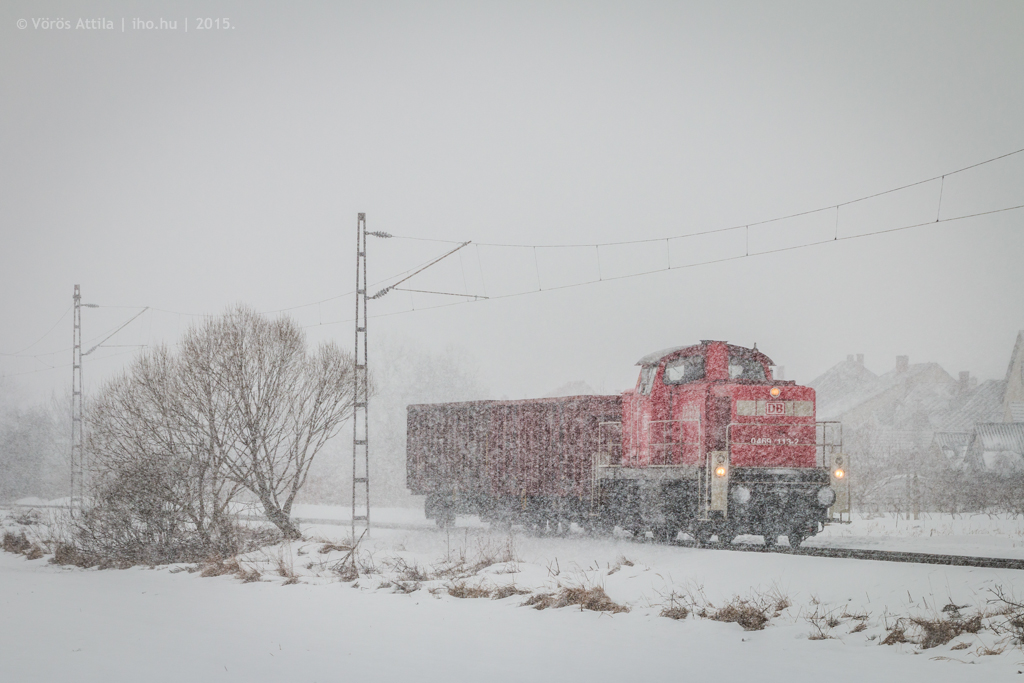 Hóviharban halad a DB Schenker Rail Hungária rövidke vonata Oroszlány és Kecskéd között