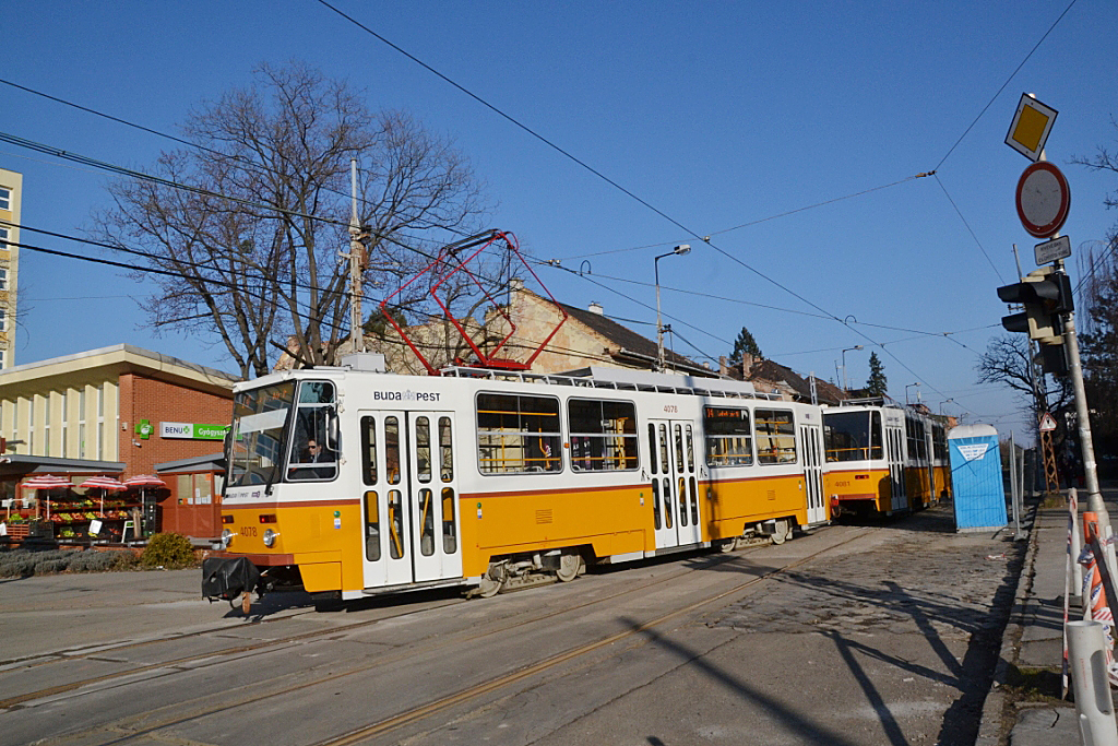 Csonka villamosjárat Újpesten, február 16-án. A képre kattintva mininek egyáltalán nem mondható galéria nyílik Kadocsa Gyula felvételeiből